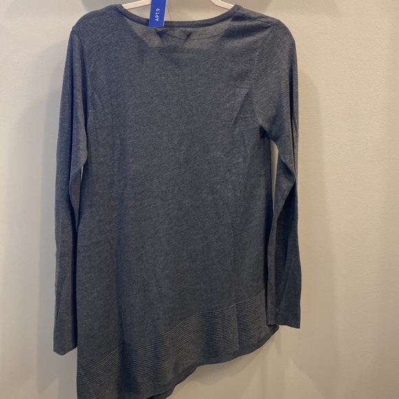 NWT Women’s Apt 9 Size Medium Asymmetrical lightweight gray sweater - Picture 2 of 5